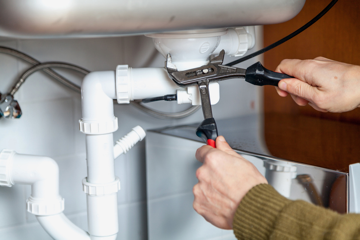 Expert Plumbers: Safe Handling of Complex Pipe Replacements