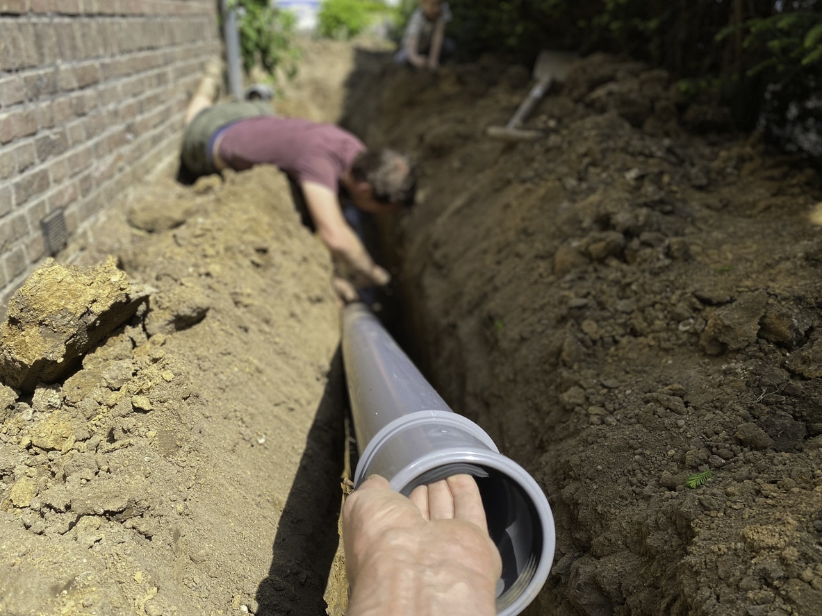 Sewer Line Problems: Signs & When to Call a Professional